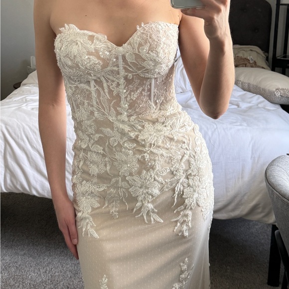 Wedding Dress-Never Worn - Picture 4 of 15